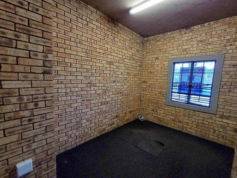 To Let commercial Property for Rent in Hennops Park Industrial Gauteng