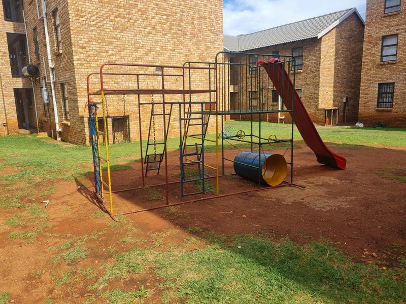 To Let 2 Bedroom Property for Rent in Groblerpark Gauteng