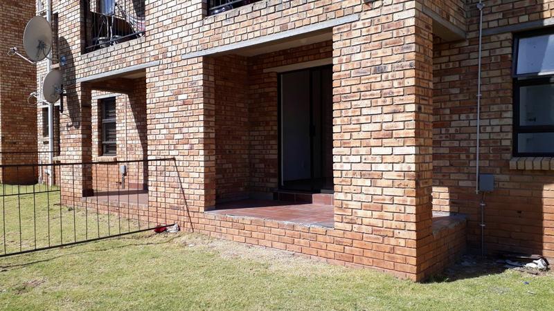 To Let 2 Bedroom Property for Rent in Groblerpark Gauteng