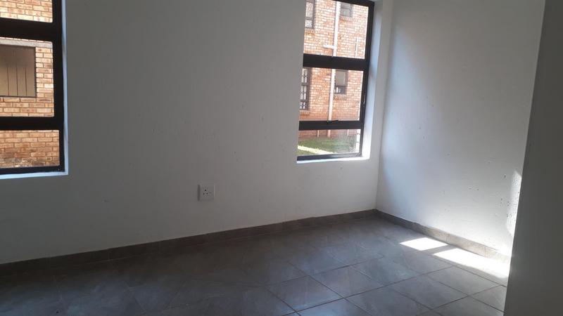 To Let 3 Bedroom Property for Rent in Groblerpark Gauteng