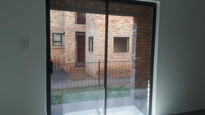 To Let 3 Bedroom Property for Rent in Groblerpark Gauteng