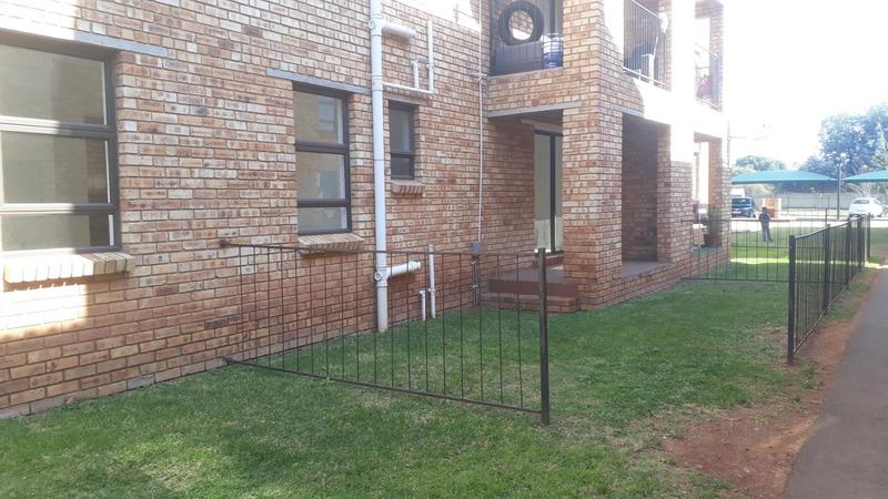 To Let 3 Bedroom Property for Rent in Groblerpark Gauteng