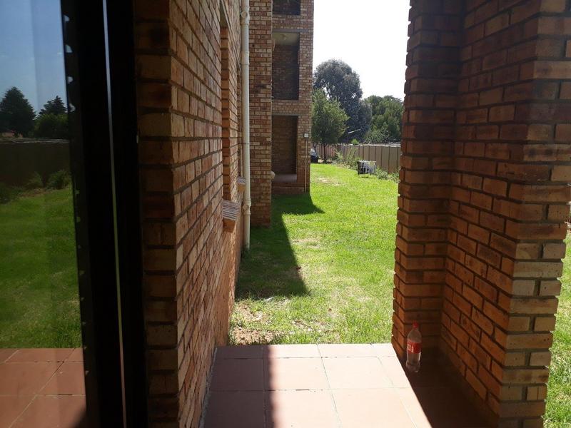 2 Bedroom Property for Sale in Groblerpark Gauteng