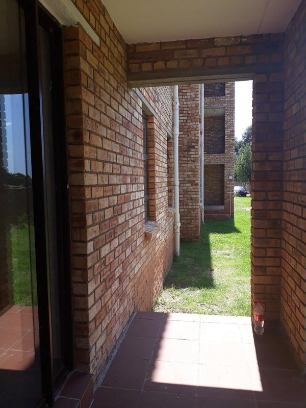 2 Bedroom Property for Sale in Groblerpark Gauteng