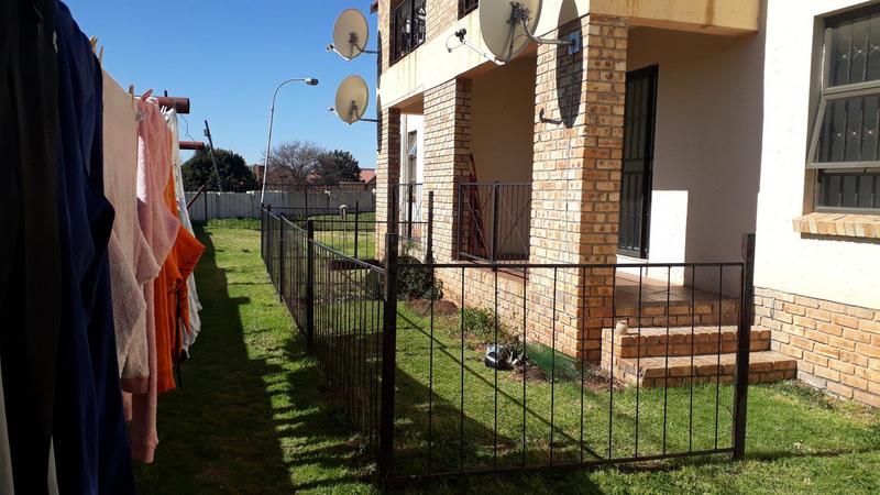 2 Bedroom Property for Sale in Lindhaven Gauteng