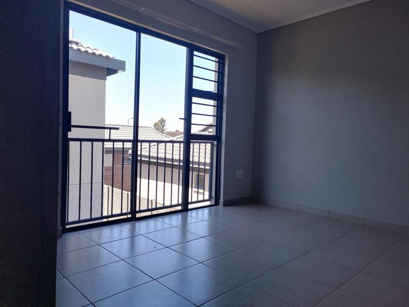 To Let 4 Bedroom Property for Rent in Albertsdal Gauteng