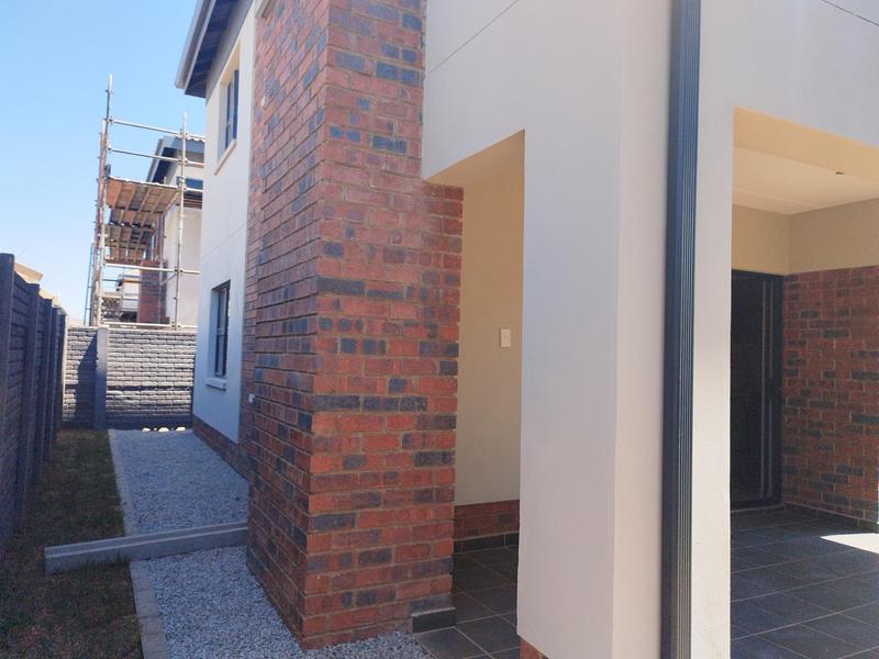 To Let 4 Bedroom Property for Rent in Albertsdal Gauteng