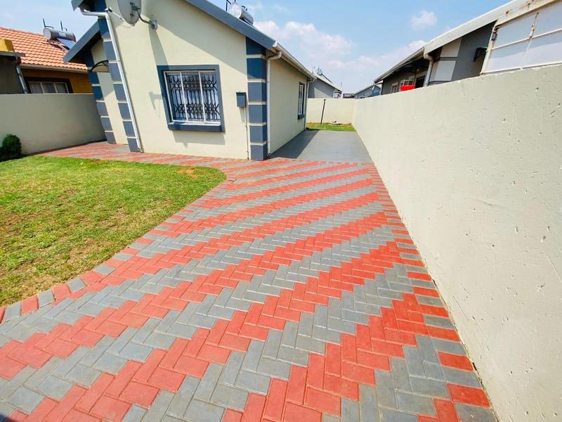 2 Bedroom Property for Sale in Buhle Park Gauteng