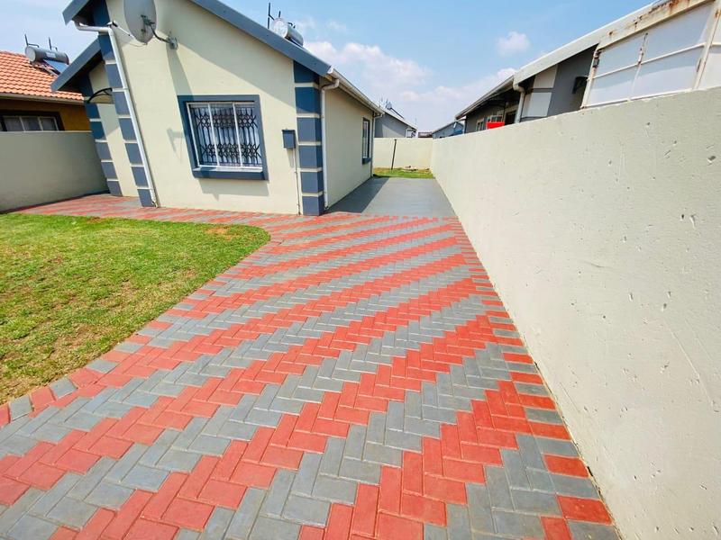 2 Bedroom Property for Sale in Buhle Park Gauteng