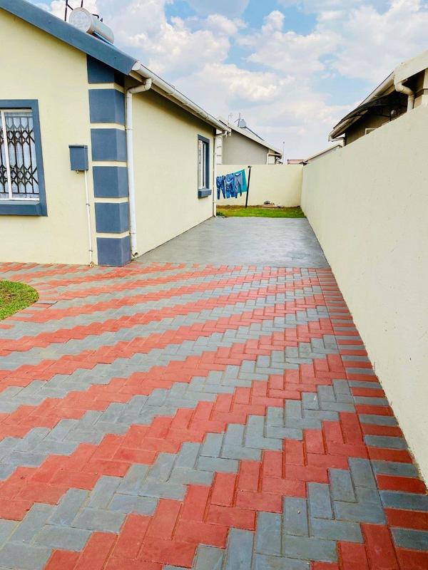 2 Bedroom Property for Sale in Buhle Park Gauteng