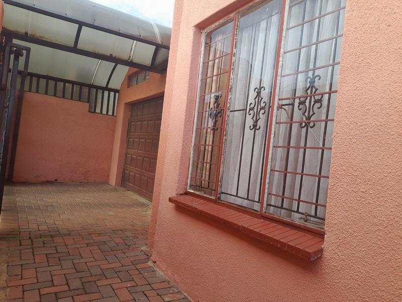 5 Bedroom Property for Sale in Vosloorus Gauteng