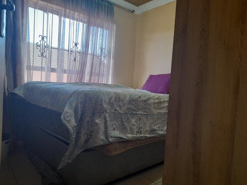 5 Bedroom Property for Sale in Vosloorus Gauteng