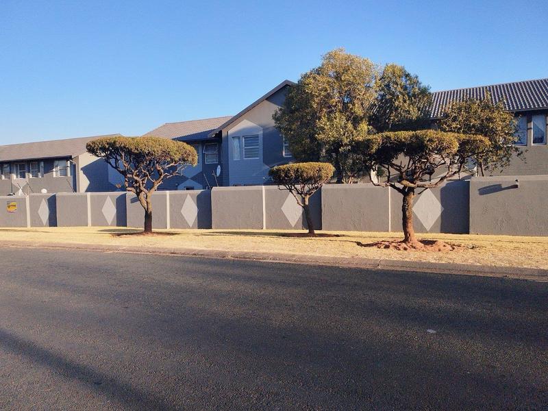 2 Bedroom Property for Sale in Ridgeway A Gauteng