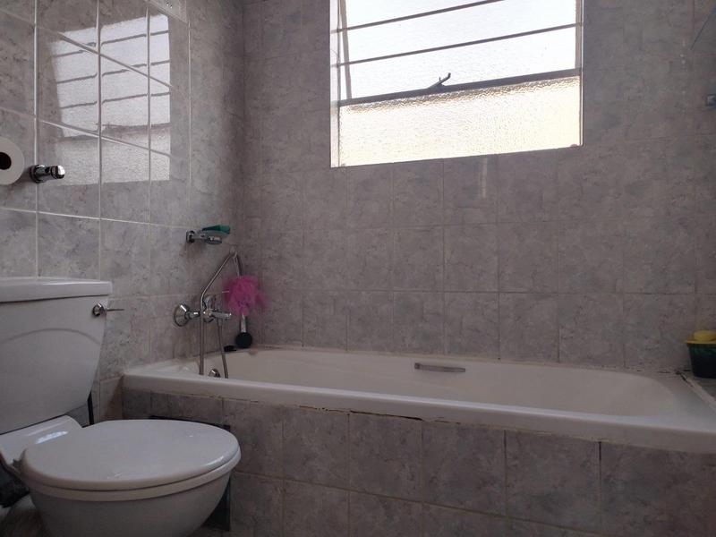 2 Bedroom Property for Sale in Ridgeway A Gauteng