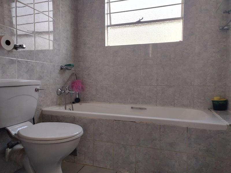 2 Bedroom Property for Sale in Ridgeway A Gauteng