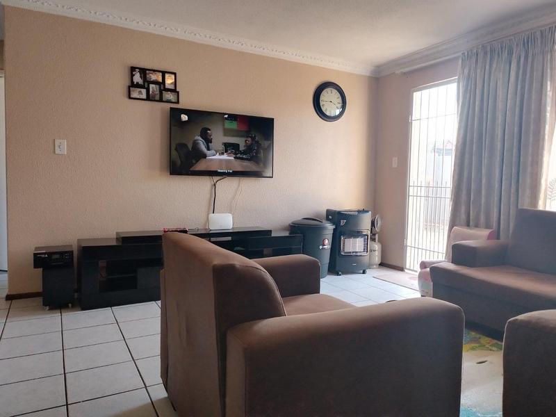 2 Bedroom Property for Sale in Ridgeway A Gauteng