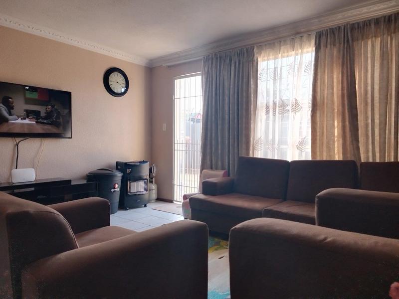 2 Bedroom Property for Sale in Ridgeway A Gauteng