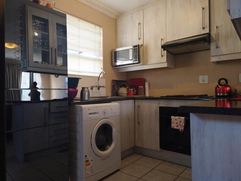 2 Bedroom Property for Sale in Ridgeway A Gauteng