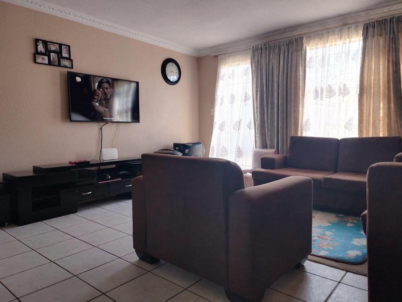 2 Bedroom Property for Sale in Ridgeway A Gauteng