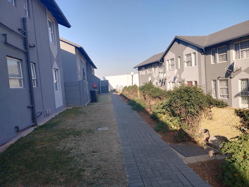 2 Bedroom Property for Sale in Ridgeway A Gauteng