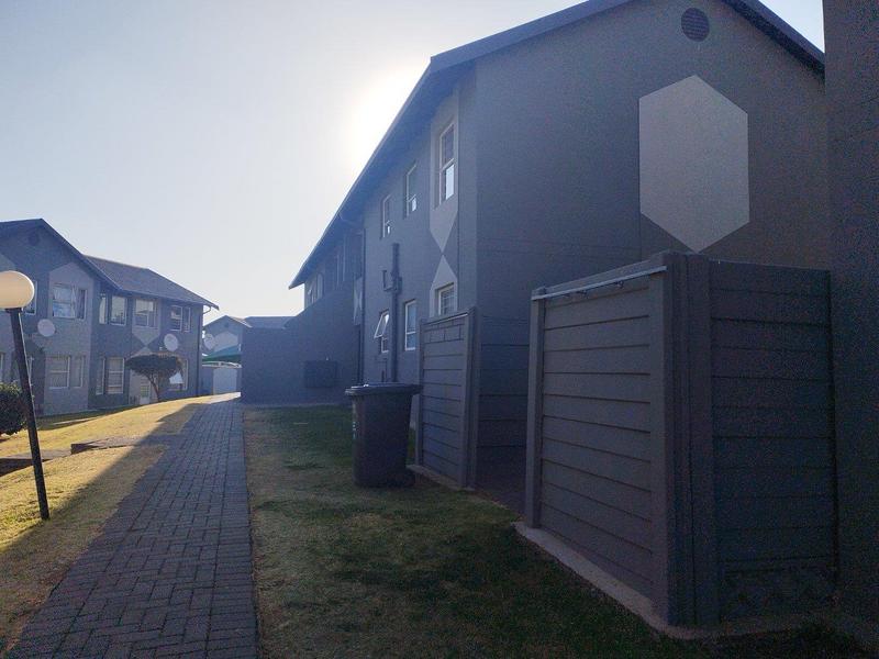 2 Bedroom Property for Sale in Ridgeway A Gauteng