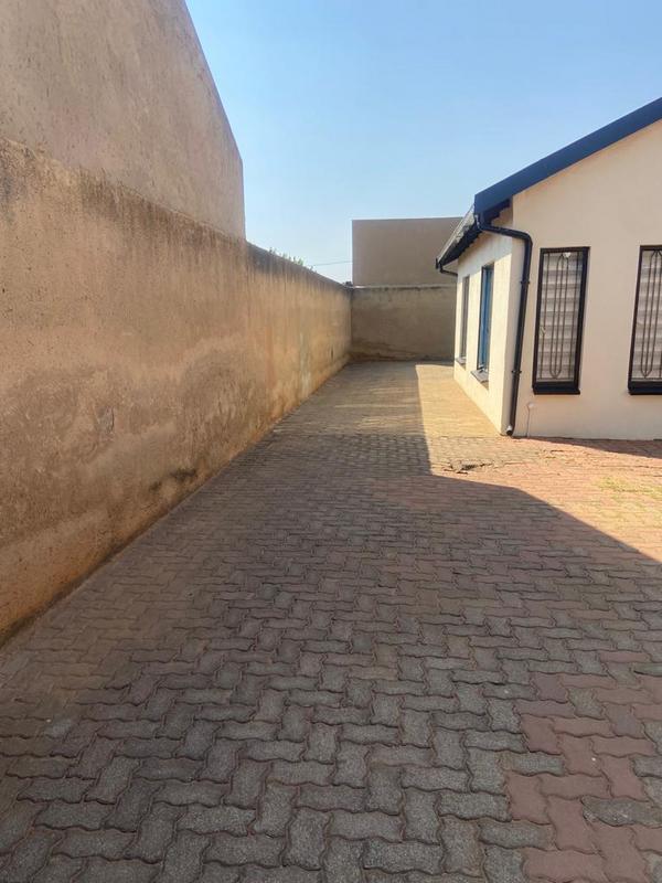 2 Bedroom Property for Sale in Protea Glen Gauteng