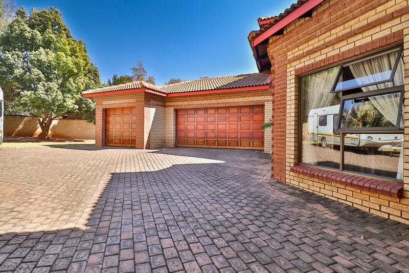 5 Bedroom Property for Sale in Midstream Estate Gauteng