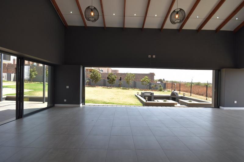 5 Bedroom Property for Sale in Midstream Estate Gauteng