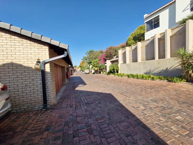 To Let 4 Bedroom Property for Rent in Bedfordview Gauteng