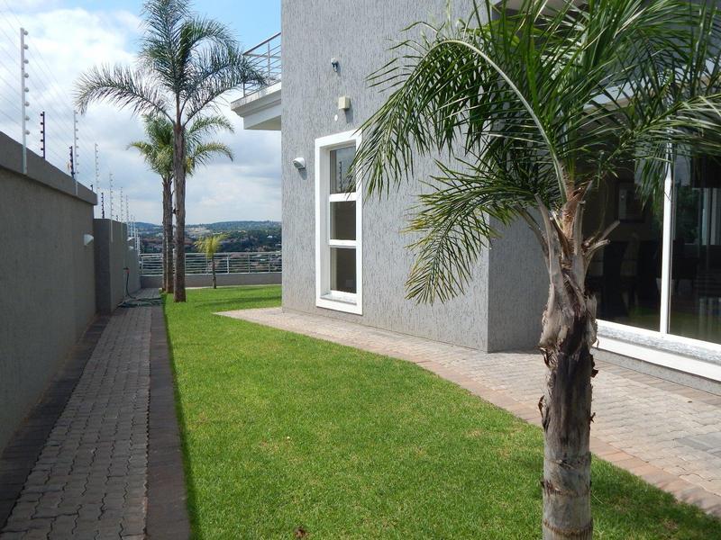 To Let 6 Bedroom Property for Rent in Waterkloof Ridge Gauteng