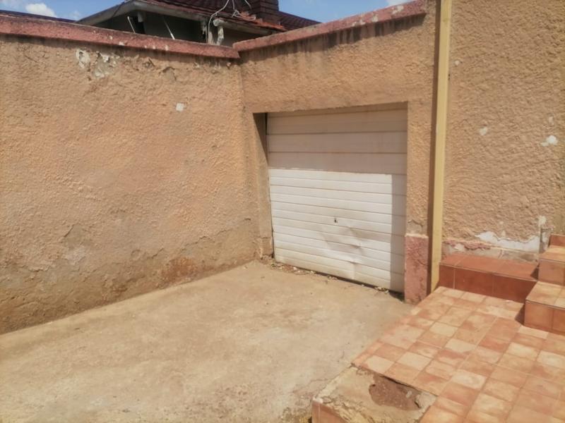 6 Bedroom Property for Sale in Bezuidenhout Valley Gauteng