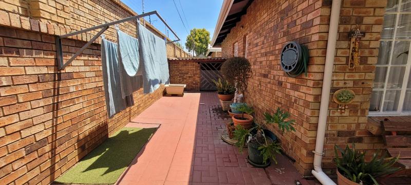 3 Bedroom Property for Sale in New Redruth Gauteng