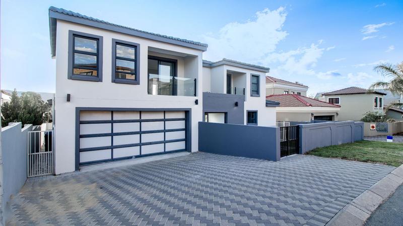 6 Bedroom Property for Sale in Strubensvallei Gauteng