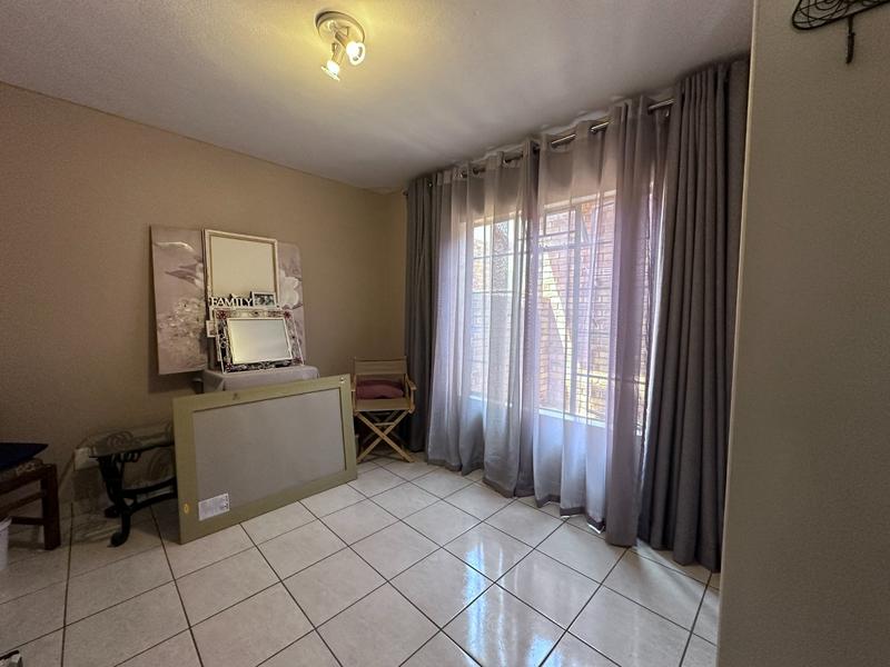 2 Bedroom Property for Sale in Theresa Park Gauteng