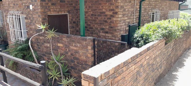 To Let 2 Bedroom Property for Rent in Primrose Hill Gauteng