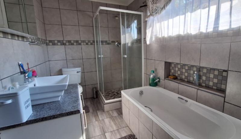 3 Bedroom Property for Sale in Illiondale Gauteng