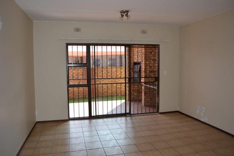 To Let 2 Bedroom Property for Rent in Sonneveld Gauteng