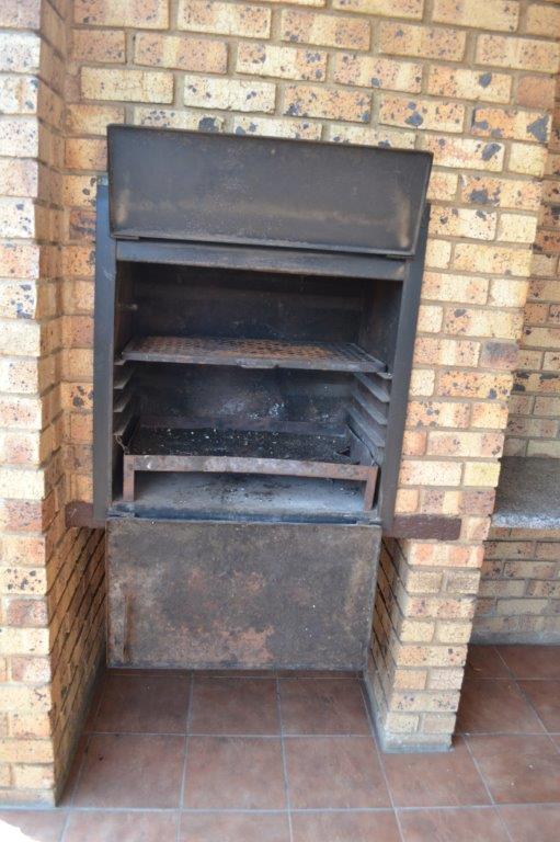 To Let 2 Bedroom Property for Rent in Sonneveld Gauteng