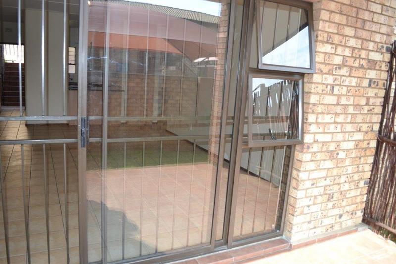 To Let 2 Bedroom Property for Rent in Sonneveld Gauteng