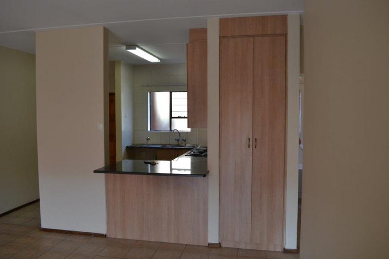 To Let 2 Bedroom Property for Rent in Sonneveld Gauteng