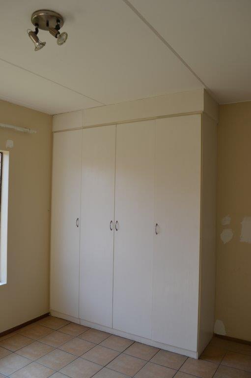 To Let 2 Bedroom Property for Rent in Sonneveld Gauteng