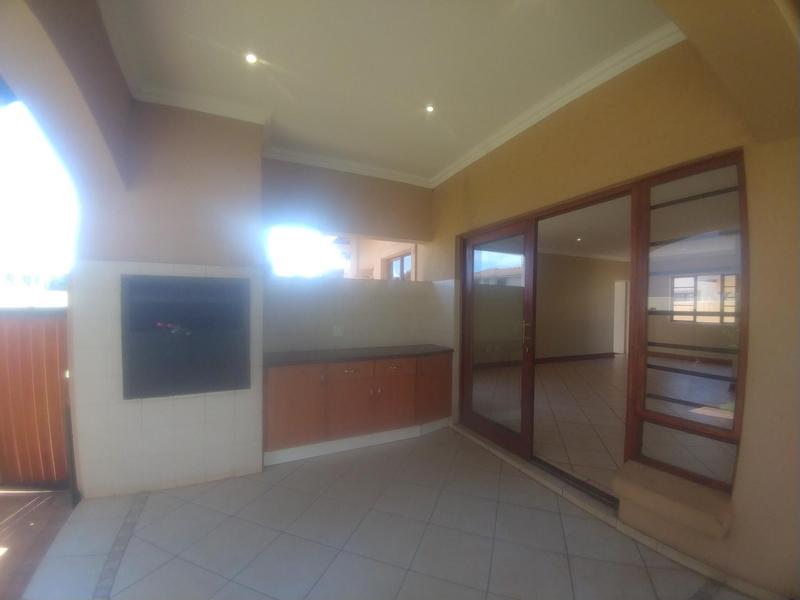 To Let 3 Bedroom Property for Rent in Kenleaf Gauteng