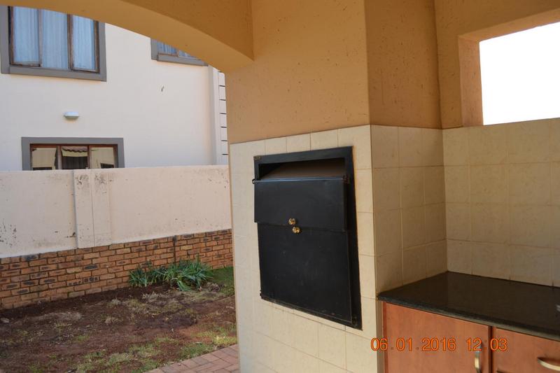 To Let 3 Bedroom Property for Rent in Kenleaf Gauteng