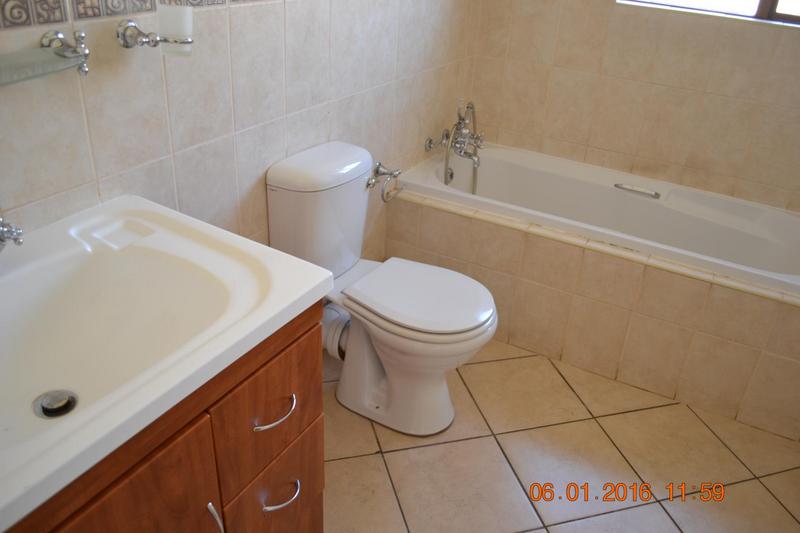 To Let 3 Bedroom Property for Rent in Kenleaf Gauteng