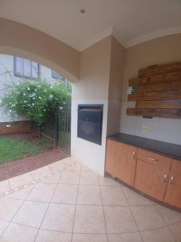 To Let 3 Bedroom Property for Rent in Kenleaf Gauteng