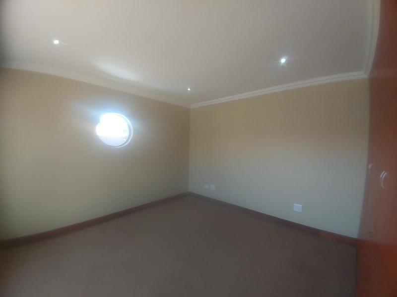 To Let 3 Bedroom Property for Rent in Kenleaf Gauteng