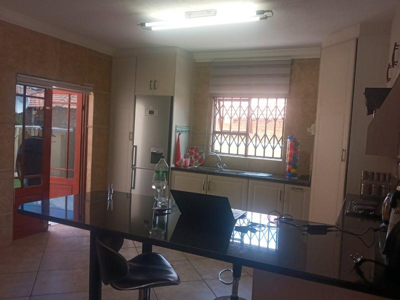 To Let 3 Bedroom Property for Rent in Greenhills Gauteng