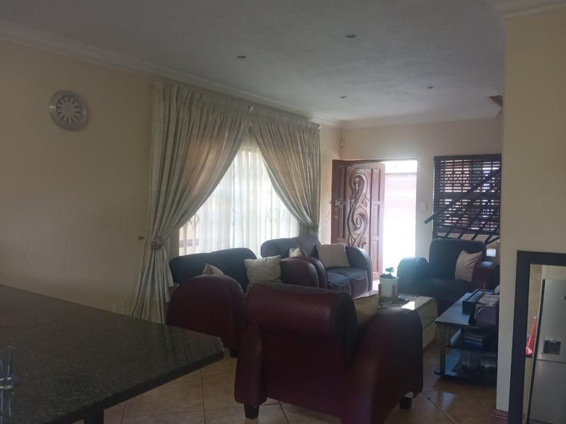 To Let 3 Bedroom Property for Rent in Greenhills Gauteng