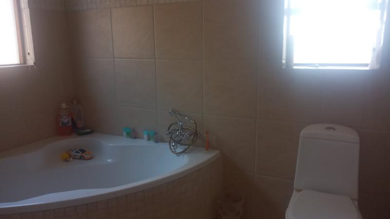 To Let 3 Bedroom Property for Rent in Greenhills Gauteng