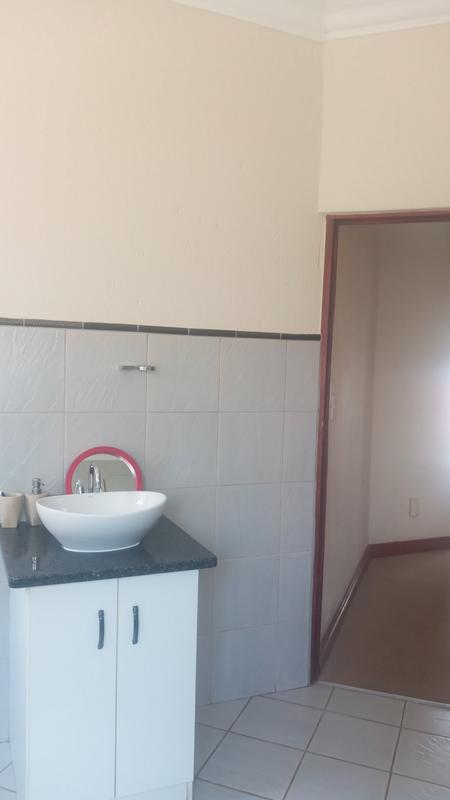 To Let 3 Bedroom Property for Rent in Greenhills Gauteng